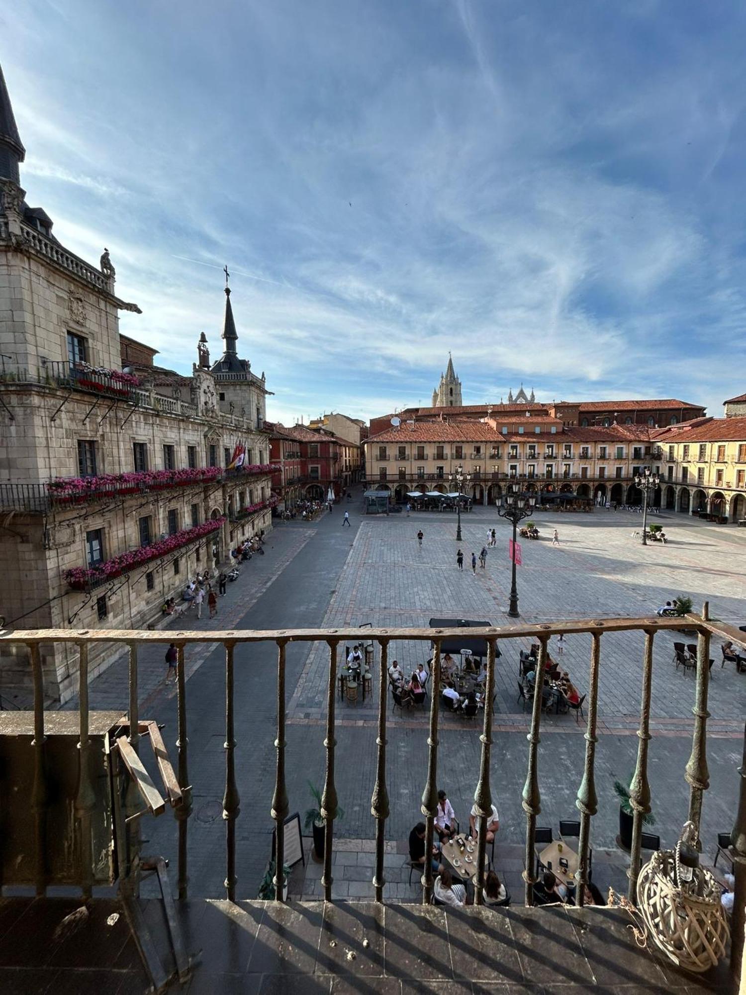 Old Town Plaza Mayor Leon Exterior photo